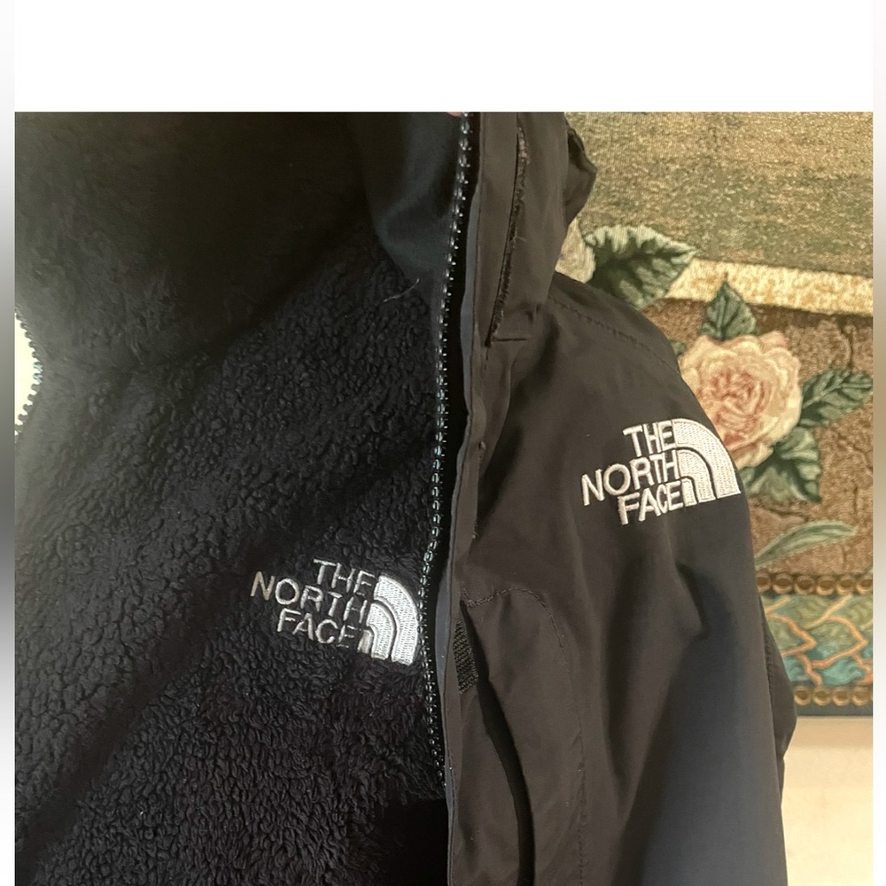 Women North Face Dual layer Jacket. Size Large - Picture 5 of 8